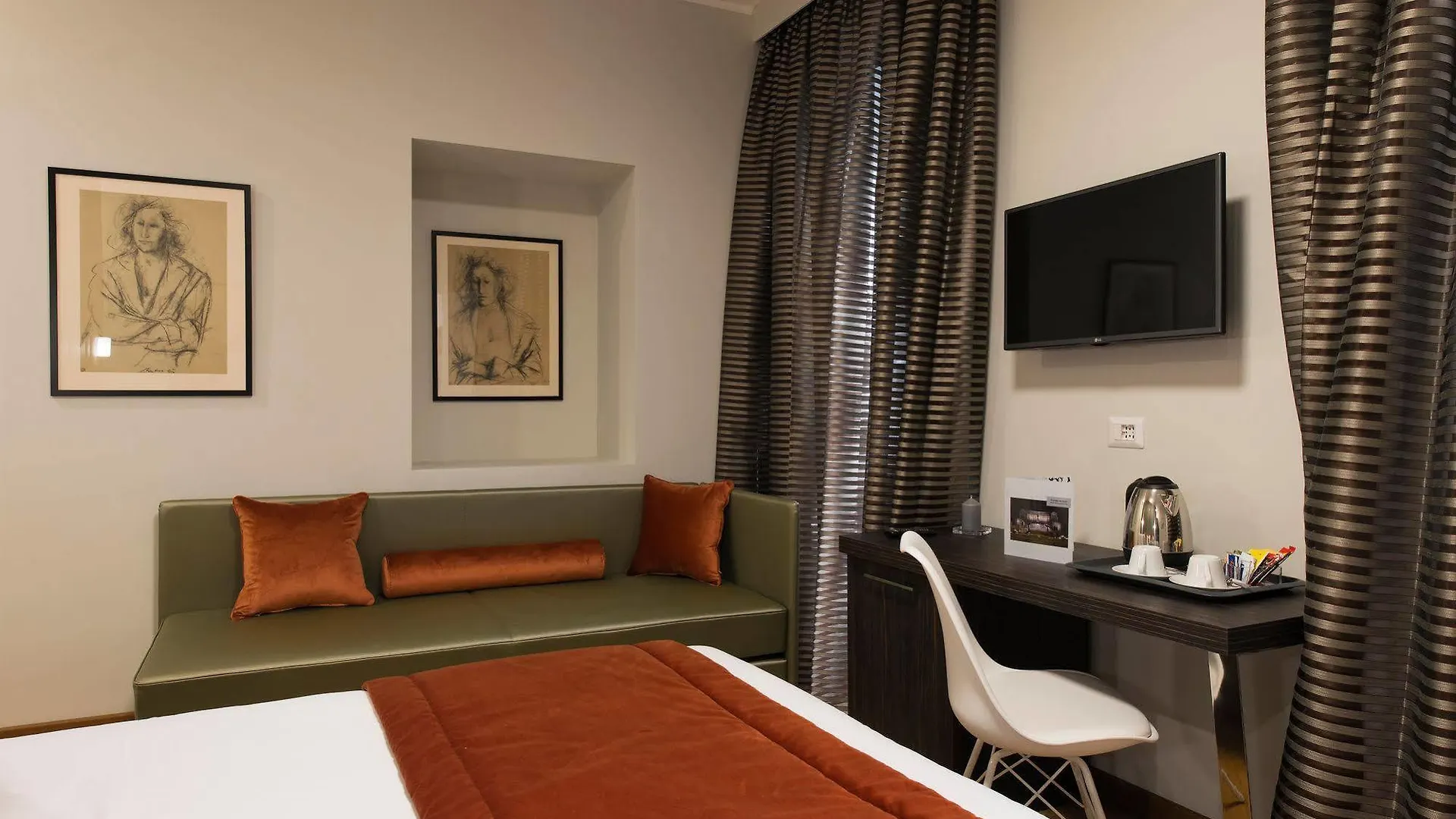 ***  Navona Theatre Hotel Rome Italy